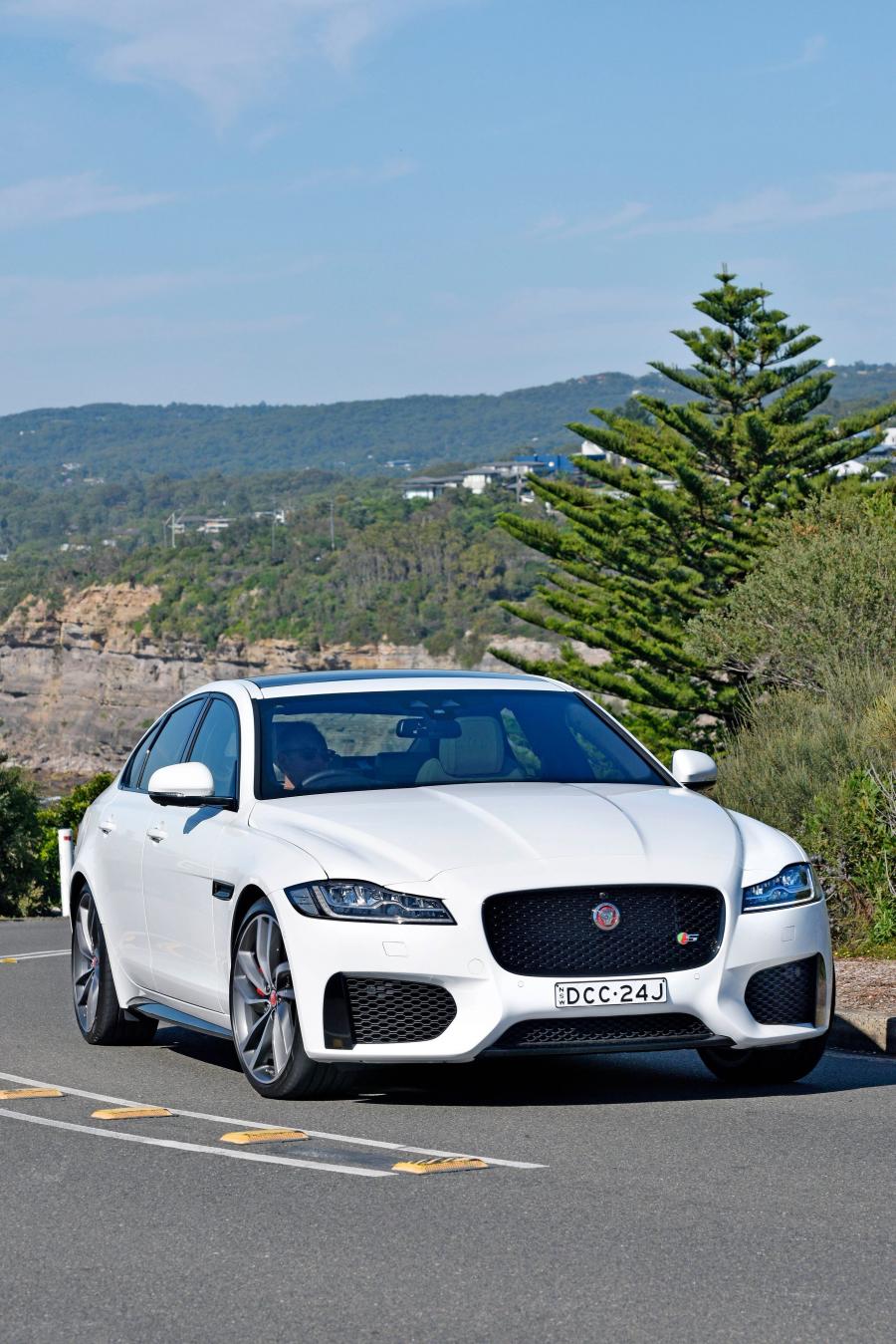  Jaguar XF S 2016 года  (AU) (фото 10 из 31)